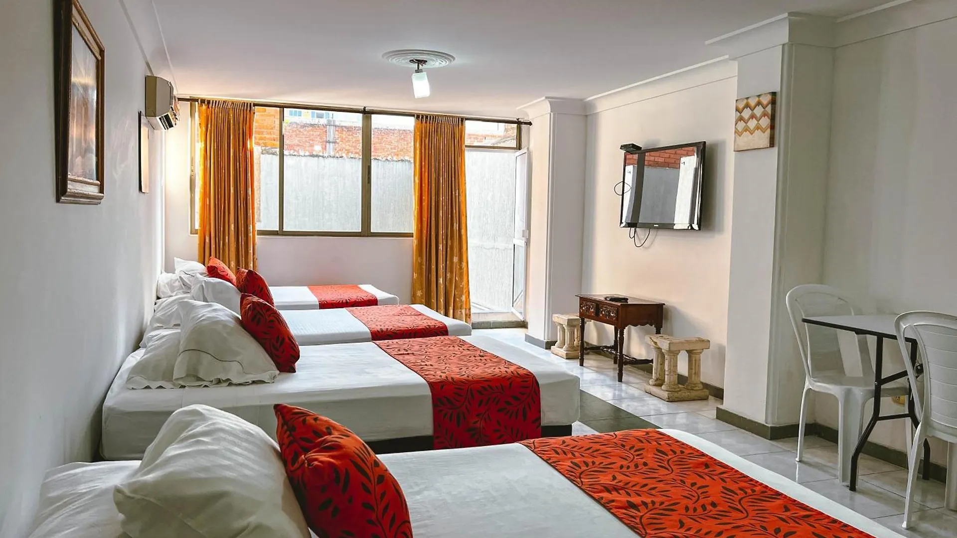 Gran Hotel Cali 3*,